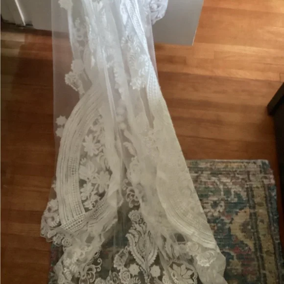 NWT Vow’d Wedding Gown - Picture 2 of 4